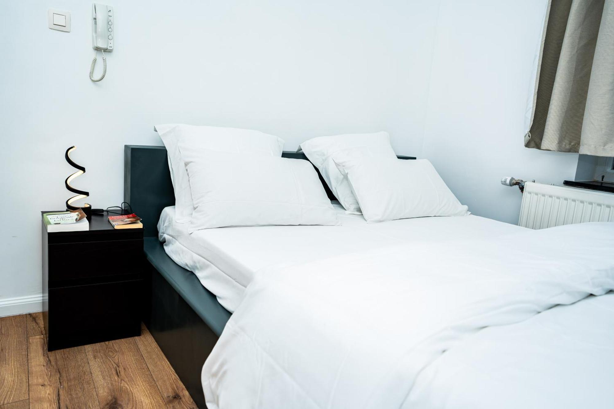 Chambre R1 Avec Salle De Bain Partagee Pres De L'Hopital De La Citadelle A Лиеж Екстериор снимка