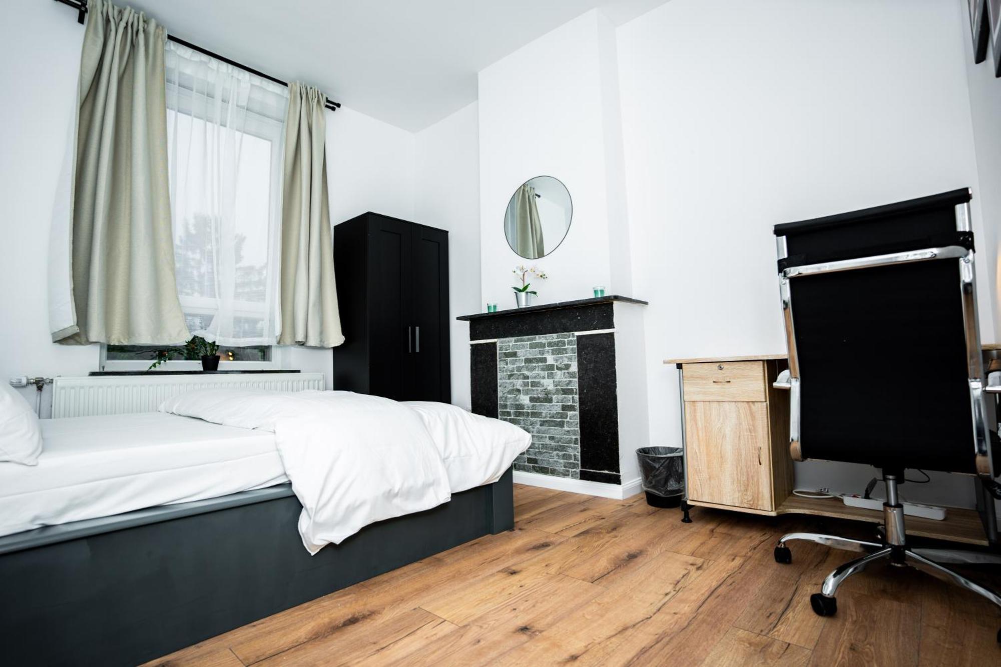 Chambre R1 Avec Salle De Bain Partagee Pres De L'Hopital De La Citadelle A Лиеж Екстериор снимка